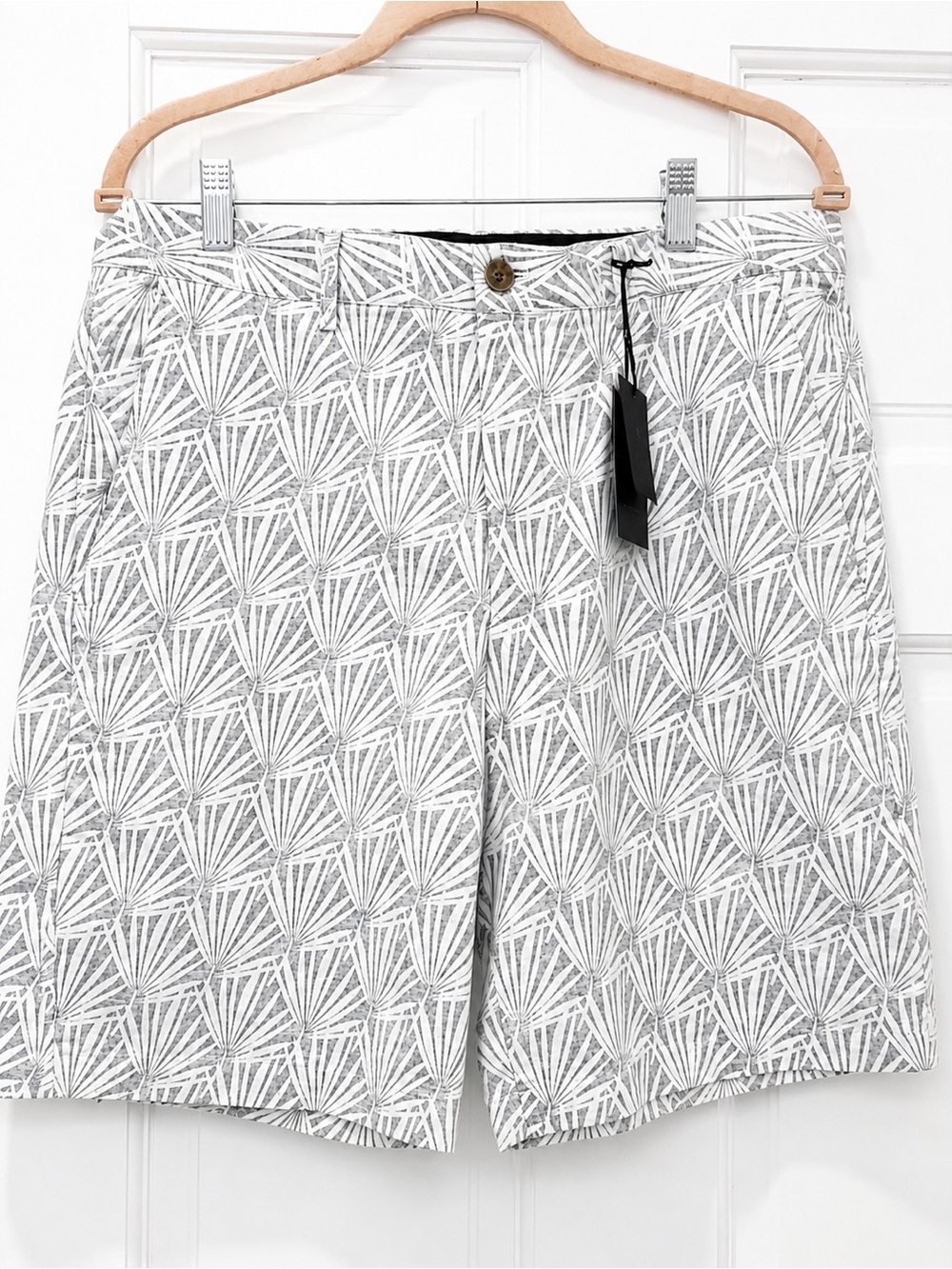 Club Monaco White & Gray Geometric Flat-Front Shorts